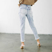 Load image into Gallery viewer, Kan Can High Rise Mom Jeans
